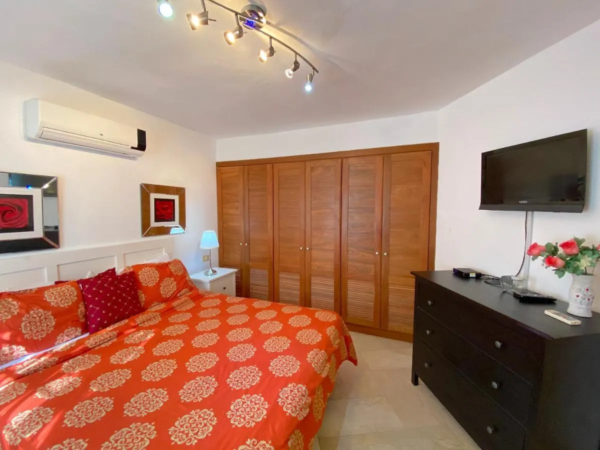 Deluxe Condo Beach Front Playa Los Corales Punta Cana 0*,